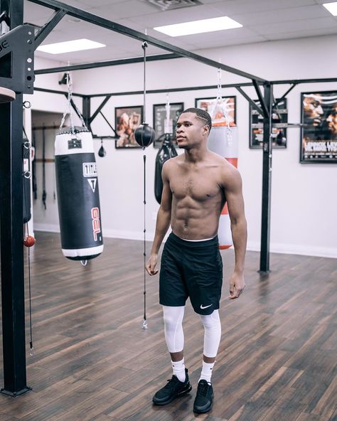 Devin Haney Outfits, Boxing Physique, Tank Davis, Devin Haney, Boxing Images, Passion Work, Sunday Service, Martial Arts Workout, Combat Sports