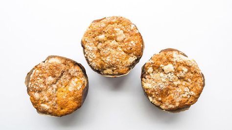 Giant muffins, or personal-size cakes? You decide. Either way, a stir-in of cinnamon apple pie filling makes for happy, happy days. Costco Muffins, Apple Crumb Muffins, Coffee Muffins, Cinnamon Apple Pie, Crumb Muffins, Jumbo Muffins, Apple Breakfast, Muffins Recipes, Apple Crumb