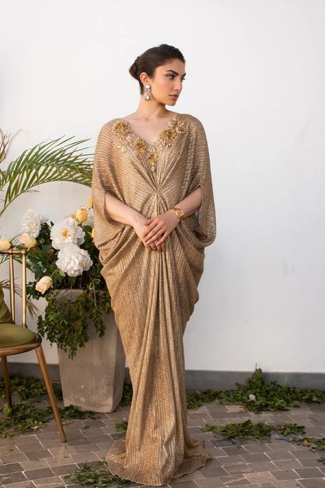 Chiffon Kaftan Dress, Kaftans Dresses Modern, Kaftan Dress Modern, Kaftan Ideas, Modern Kaftan, Pakistani Wear, Chiffon Kaftan, Abaya Designs Latest, Kaftan Styles