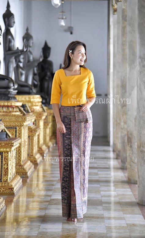 Casual Thai Outfit, Maleficent Wings, Tenun Lurik, Girl Boss Outfit, Boss Outfit, Silk Fashion, Myanmar Dress Design, Thai Dress, Ethnic Outfits