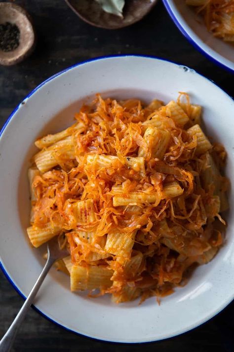 Quick and easy sauerkraut pasta that is ready in under 30 minutes and serves 4 people. Perfect for a day when the pantry is looking a little bare! Sauerkraut Pasta, Recipes With Sauerkraut, Easy Sauerkraut, Raw Sauerkraut, Meaty Meals, Candida Recipes, Fermented Cabbage, Sauerkraut Recipes, Plant Based Cookbook