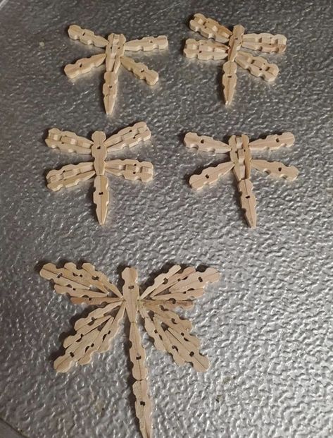 Diy Clothespins Ideas, Clothes Pin Flowers, Close Pins Crafts, Clothes Pin Art Projects, Wooden Clothes Pin Crafts, Diy With Clothes Pins, Crafts Using Clothes Pins, Wooden Clothespin Crafts Christmas, Clothes Pin Dragonfly Craft