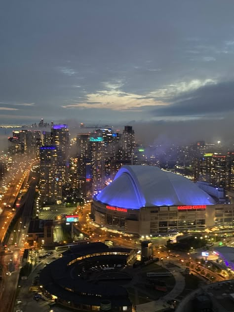 Toronto City Night, Downtown Toronto Apartment Aesthetic, Toronto Canada Apartments, Toronto Life Aesthetic, City Aesthetic Toronto, Downtown Vancouver Aesthetic, Downtown Toronto Aesthetic, Toronto Apartment Aesthetic, Toronto Canada Aesthetic