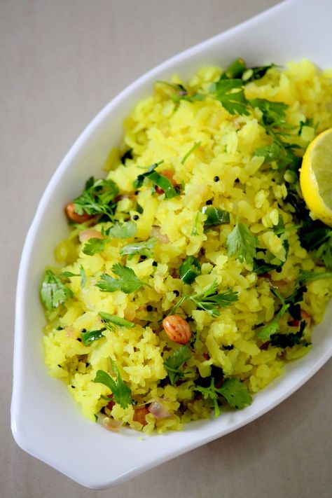 Kanda Poha Recipe Maharashtrian Style - Yummy Indian Kitchen Kanda Poha Recipe, Kanda Poha, Poha Recipe, Maharashtrian Recipes, Breakfast Recipes Indian, Quick Recipes Snacks, Smitten Kitchen, Indian Breakfast, Desi Food