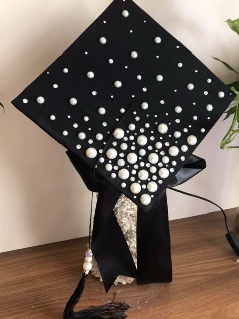 College Graduation Cap Designs Simple, Pearl Graduation Cap Ideas, College Graduation Cap Decoration Social Work, Grad Cap Topper Ideas, Grad Cap Decorations High School, Graduation Cap Designs Bling, Grad Cap With Pearls, Graduation Cap Designs Pearls, Finance Graduation Cap