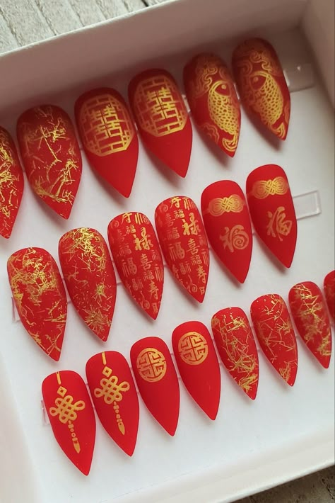 Nails Chinese New Year, Chinese New Years Nails, Chinese Wedding Nails, Nail Chinese New Year, Year Of The Dragon Nails, Chinese New Year Fashion, Chinese Inspired Nails, Chinese New Year Nail, Chinese New Year Nail Design