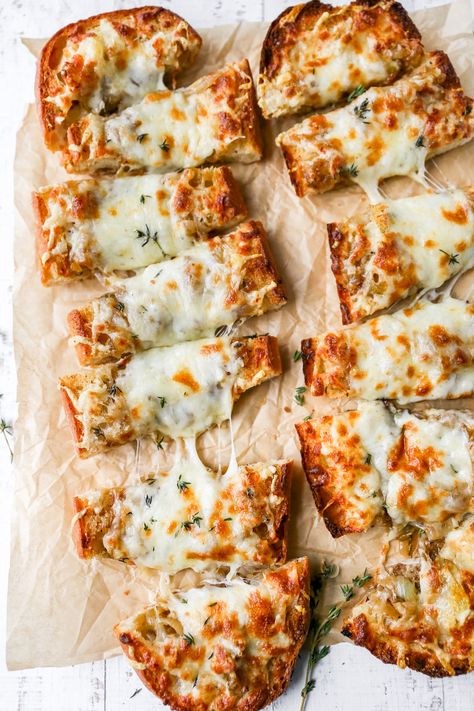 French Onion Flatbread, French Onion Soup Bread, Pizza Boats French Bread, French Onion Bread, French Bread Recipe Ideas, French Bread Sandwich Recipes, French Bread Pizza Recipes, Stuffed French Bread, Recipes Using French Bread