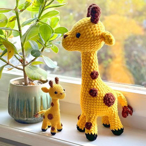 Adorable Mini Giraffe Free Amigurumi Pattern with Video Small Crochet Giraffe Free Pattern, Giraffe Amigurumi Free Pattern, Amigurumi Giraffe Free Pattern, Giraffe Crochet Pattern Free, Crochet Giraffe Free Pattern, Giraffe Crochet Pattern, Crochet Stuffies, Amigurumi Giraffe, Crochet Giraffe