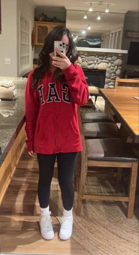 Red Hoodie Outfit, Basic Girl Outfit, Cute School Outfits, Simple Outfits For School, Looks Country, School Fit, Trendy Outfits For Teens, Cute Lazy Day Outfits, Casual School Outfits