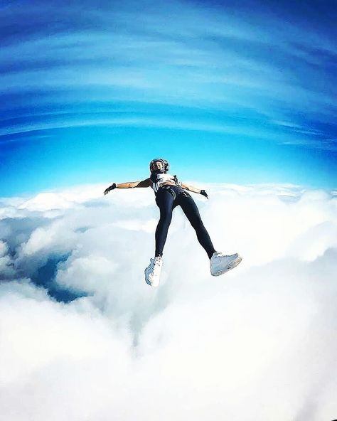 💛 from @skydiving_world_ Clouds blanket ☁️💙☁️ @naila 😍 Plz❤️ comment and Follow @skydivegirls ✈️ Tag us in your favorite photos to be featured 🧚‍♀️. . . . . . #skydive #skydivegirls #skydiver #girlsthatskydive #flylikeagirl #adrena_ladies #skydivinggram #skydivegirl #skydivinglife #skydivingchick #skydiving_everyday Sky Dive Aesthetic, Skydive Aesthetic, Aesthetic Skydiving, Skydiving Aesthetic, Adrenaline Aesthetic, Skydiving Pictures, Sky Diving, Fear Of Flying, Adventure Aesthetic