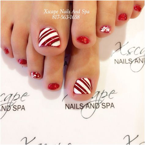 Christmas nail designs Christmas Toe Nail Designs, Christmas Toe Nails, Christmas Pedicure, Nail Designs Toenails, Christmas Toes, Nail Noel, Toenail Art Designs, Toenail Art, Nail Desi