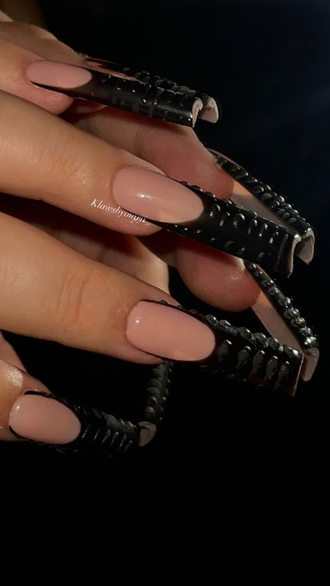 Long nails black french Deep French Tip Nails, Deep French Tip, Long Nails Black, Nails Black French, Long Nail, Nail Sets, Black French, Tip Nails, Nails Black