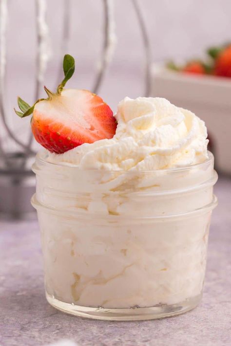 For the perfect homemade whipped cream recipe, chill your bowl in the freezer! It's the trick to fluffy, delicious whipped cream every time. Real Whipped Cream Recipe, Home Made Whipped Cream Easy, Recipe For Whipped Cream, Homemade Whipped Cream Easy With Milk, Homage Whipped Cream, Heavy Whipping Cream Recipes, Whip Cream Recipe, Best Whipped Cream, Easy Whipped Cream