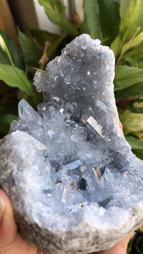 Crystals Geodes, Big Crystals, Crystal Vibes, Crystal Aesthetic, Handmade Crystal Jewelry, Pretty Rocks, Quartz Geode, Crystal Geode, Crystal Meanings