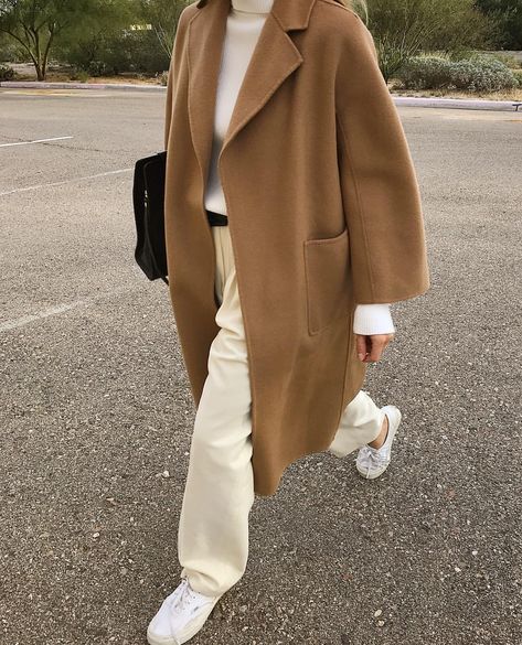 Caramel Coat Outfit, Carmel Coat, Caramel Coat, Camel Coat Outfit, Minimalist Capsule Wardrobe, Coat Outfit, Camel Coat, Coat Outfits, Warm Outfits