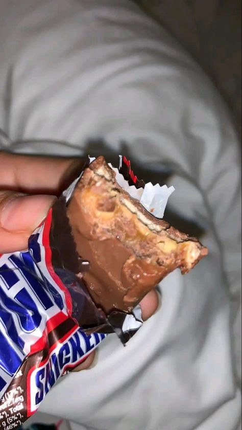 Chocolate Snap, Snickers Chocolate Bar, Snickers Chocolate, Galaxy Chocolate, Food Captions, Good Morning Breakfast, Foodie Instagram, Cup Noodles, Snap Food