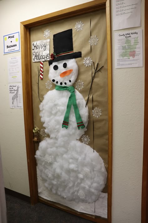 Door Decorations Classroom Christmas, Christmas Doors, December Ideas, Classroom Christmas Decorations, Christmas Door Decorating Contest, Christmas Angel Crafts, Door Decorating Contest, Snowman Door, Door Crafts