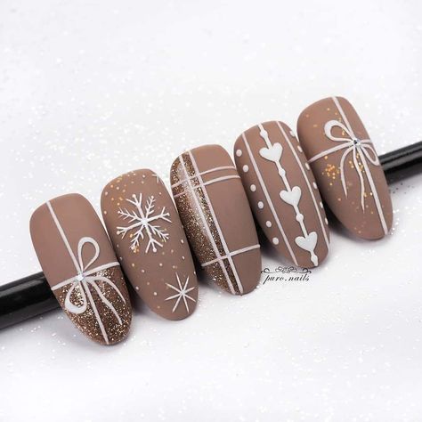 Rose Nail Design, Xmas Nail Art, Brown Nails Design, Christmas Gel Nails, Rose Nails, Christmas Nails Acrylic, Winter Nail Art, Brown Nails, Xmas Nails