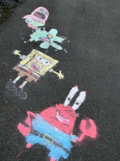 Spongebob Chalk Art, Spongebob Chalk Art Easy, Chalk Spongebob, How To Paint Spongebob Easy, Spongebob Window Painting Tutorial, Spongebob Painting Tutorial, Easy Chalk Drawings, Sponge Bob, Chalk Activities