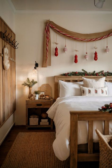 A farmhouse-style bedroom adorned with holiday decor, featuring rustic garlands, festive ornaments, and a simple wreath. Christmas Bedroom Decor Simple, Christmas Headboard Decor, Christmas Bedroom Wall Decor, Wrapping Gifts Ideas, Unique Bedroom Decor, Holiday Bedroom Decor, Christmas Bedroom Decor, Holiday Bedroom, Christmas Diy Decor