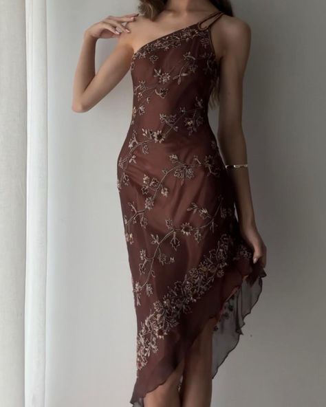 Efff on Instagram: “Today new arrivals ~some truly one of a kind gems 🍾 happy Friday” 90s Prom Dresses, Brown Evening Dresses, Brown Dresses Formal, Cute Formal Dresses, Prom Inspiration, Heirloom Dresses, Theme Dress, City Outfits, Statement Dress