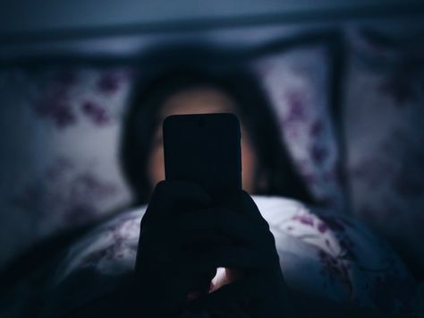 Insomnia Sucks; I'm a Scientist and Here's What I Do When I Can't Sleep | SELF Phone Etiquette Manners, Tired But Cant Sleep, Tech Social Media, Natural Sleep Aids, Staying Up Late, Can't Sleep, Cant Sleep, Life Journey, Sleep Tips