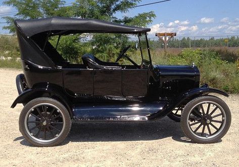 1924 Ford Model T - Car Review - MarketWatch Model T Car, Model T Ford, Cool Old Cars, Classic Car Restoration, Ford Model T, Toyota Car, Auto Retro, Ford Model A, Ford Classic Cars