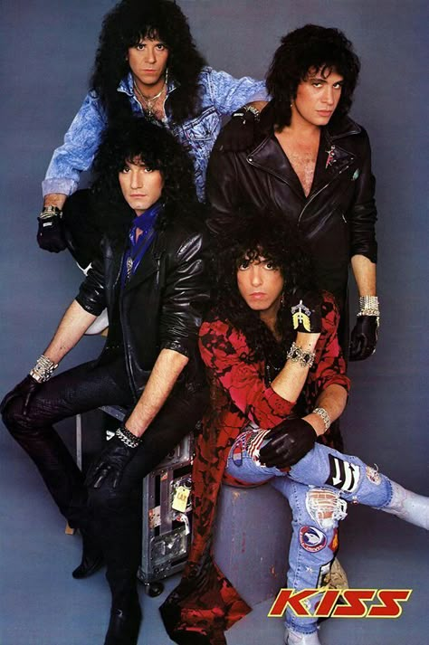 Kiss....... Kiss 80s Band, Kiss Band 80s, Kizz Band, Hot Metalheads, Kiss 80s, Kiss Band Funny, Kiss Without Makeup, Bruce Kulick, Kiss Group