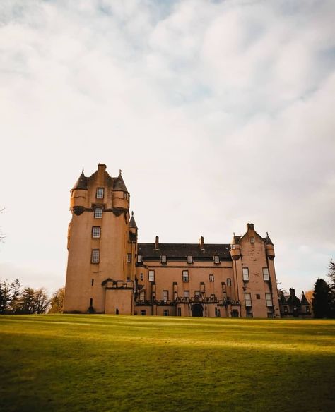 This castle is said to be hunted. Have you ever seen a ghost in castle? 👻 ⭐ Fyvie Castle is a castle in the village of Fyvie, Scotland. The… Fyvie Castle, European Castles, A Castle, A Ghost, The Village, Have You Ever, Scotland, Hunting, Ghost