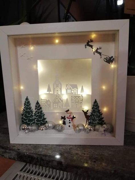 Diy Christmas Shadow Box, Christmas Shadow Boxes, Flocked Christmas Trees Decorated, White Christmas Trees, Christmas Decorations Bedroom, Christmas Tree Ideas, Minimalist Christmas, Rustic Christmas Tree, Holiday Crafts Christmas