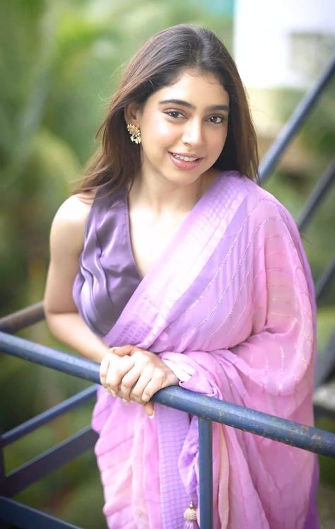 Niti Taylor, Saree Trends, Beautiful Women Over 40, Actress Pics, Indian Beauty Saree, Fashion Sketches, Portrait Photography, Most Beautiful, Saree