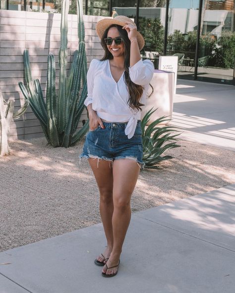 Denim Days 44 | thredUP Look Short Jeans, Plus Size Summer Outfits, Look Short, Cool Summer Outfits, Rock Outfits, Denim Day, Short En Jean, Mom Outfits, Up Girl