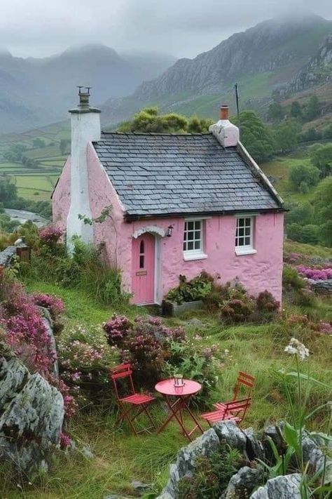 Country Side Homes Cottages, Tiny House Aesthetic, Cottage Rose, Dream Cottage, Pink House, Cute House, Pink Houses, House Goals, Cozy Cottage