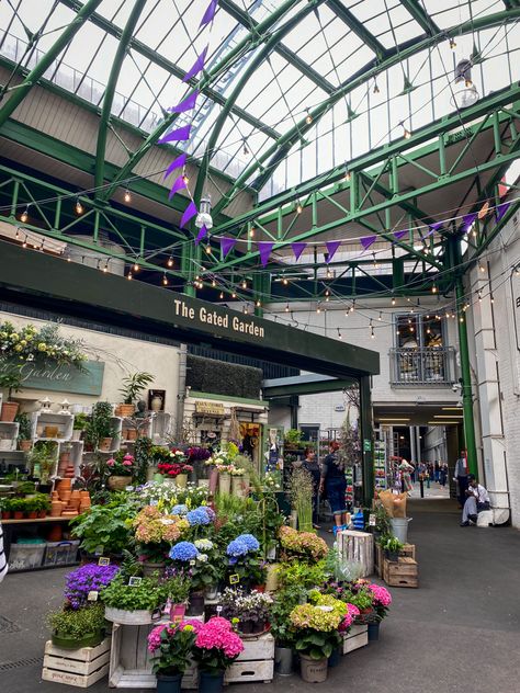 Borough Market London Aesthetic, London Borough Market, Things To Do London, London Flower Market, To Do London, Pic Inspo Aesthetic, London Flowers, London Markets, London Ideas