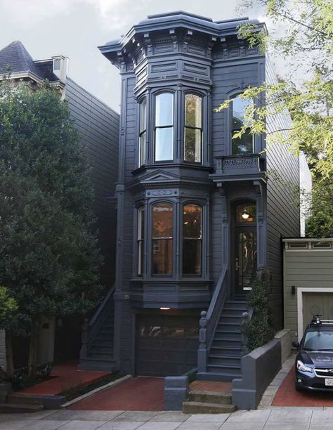 Townhouse Christmas, Brownstone Apartment, Black Home Exterior, Houses Apartment, Brooklyn Townhouse, Black Houses, Homes Exterior, Classic House Design, Casas Coloniales