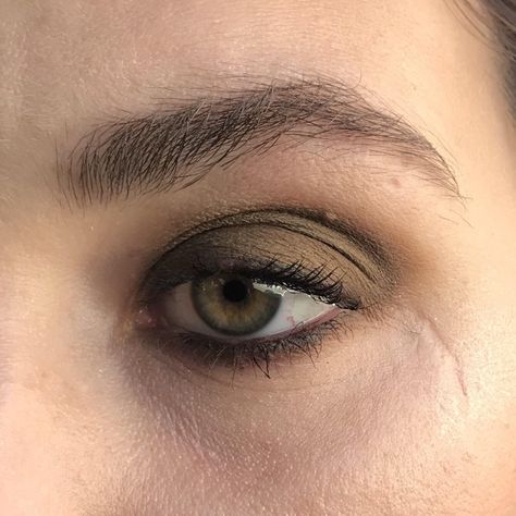 Khaki Smokey Eye, Khaki Eye Makeup, Khaki Makeup, Italian Chic, Favorite Makeup, Makeup Goals, Smokey Eye Makeup, Smokey Eye, Makeup Addict