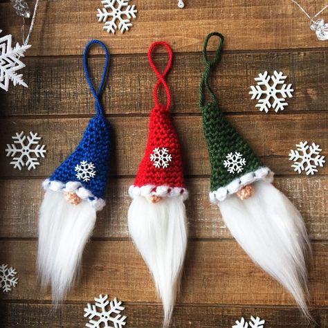 Gnome Santa Free Crochet Pattern Roundup - Nana's Crafty Home Crochet Gnome, Gnome Crochet, Christmas Craft Show, Yarn Basket, Amigurumi Christmas, Santa Gnome, Crochet Santa, Crochet Christmas Trees, Crochet Ornaments