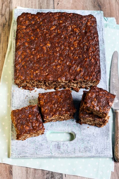 Mary Berry's Parkin recipe is one of the best and easiest UK Parkin recipes ever. For those unfamiliar with Parkin, it's a ginger cake from Yorkshire. Parkin Recipe Mary Berry, Parkin Cake Recipes Yorkshire, Parkin Recipe Uk, Yorkshire Parkin Recipe, Parkin Gingerbread, Mary Berry Ginger Cake, Mary Berry Cake Recipes, Parkin Cake Recipe, Mary Berry Recipes Baking