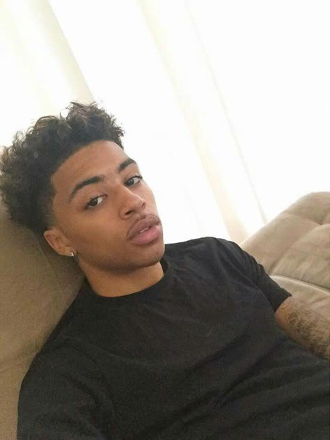 Thug Love, Lucas Coly, Waves Hairstyle Men, Light Skin Men, Cute Black Guys, Cute Eyes, Getting Better, Boys Haircuts, Attractive Guys