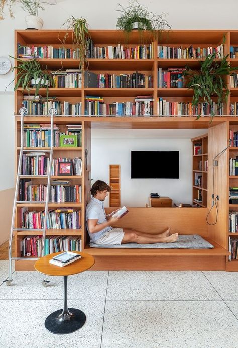 Home Library Rooms, Colorful Apartment, Home Library Design, Bookshelf Design, Home Libraries, Home Library, Book Shelf, Book Nooks, Home Room Design