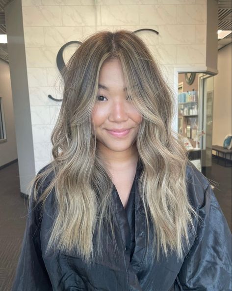 Blonde Balayage For Asian Hair, Beige Balayage On Black Hair, Brown Hair With Blonde Highlights Asian, Asian Blonde Balayage Short, Asian Blond Balayage, Blond On Asian Hair, Asian Blonde Balayage Long Hair, Money Piece Balayage Asian Hair, Asian Blonde Balayage Medium