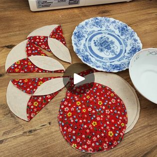 How To Make A Placemat, Placemat Crafts, How To Make Placemats, Fabric Weaving, Flower Diy, Diy Flowers, Woven Fabric, Placemats, Sewing Patterns