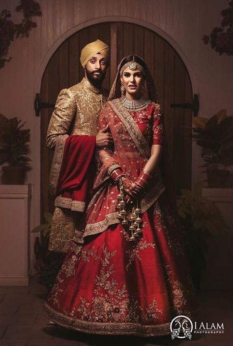 Don't they look like a royal couple  Bride's outfit: Sabyasachi | : I Alam Sabyasachi Bridal Lehenga, Sabyasachi Lehenga Bridal, Indian Wedding Attire, Orang India, Sabyasachi Bridal, Bridal Lehenga Online, Sabyasachi Lehenga, Couple Wedding Dress, Indian Wedding Couple