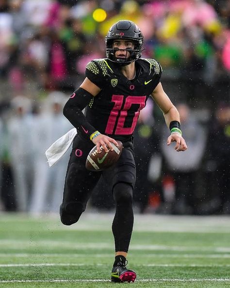 Bo Nix Oregon, Qb Drip Football, Spencer Webb, Real Men Wear Pink, Nfl Football Wallpaper Derrick Henry, Oregon Ducks Uniforms, U Of O Ducks Oregon, Oregon Football, Ducks Football