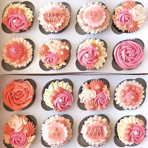 Currently on holiday sunning myself so here’s a pic of another one of my favourite colours combos 😍💗💕 Pink and peach cupcakes for a 30th… Pink And Orange Cupcakes, Peach Cupcakes, Swirl Cupcakes, Orange Cupcakes, Colorful Cupcakes, Peach Orange, Baby First Birthday, Mini Cupcakes, Sweet 16