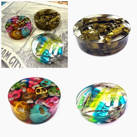 A blog dedicated to resin crafts, resin jewelry, resin pouring, mold making, polyester resin and casting. Resin Pouring, Polyester Resin, Classroom Art, Poly Clay, Jewelry Resin, Resin Craft, Resin Projects, Plastic Flowers, Paperweights