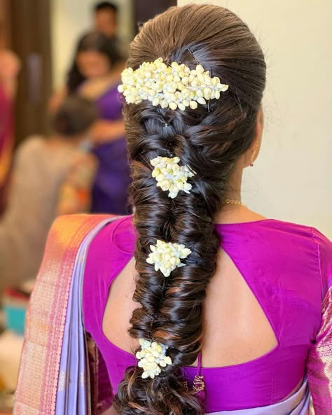 Braids With Jasmine Flowers, Messy Braid With Jasmine Flowers, Jasmine Flower Braid, Simple Hairstyle For Bridesmaid, Bridesmaid Hairstyles South Indian, Jasmine Flower Hairstyle For Saree, Sreemantham Hairstyle, Messy Braids Indian Wedding, Braid With Jasmine Flowers