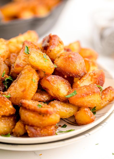 Duck Fat Roasted Potatoes Recipe, Duck Fat Potatoes Recipes, Duck Fat Recipes, Hosting Bbq, Duck Fat Roasted Potatoes, Duck Fat Potatoes, Duck Fat Fries, English Dishes, Crispy Baked Potatoes