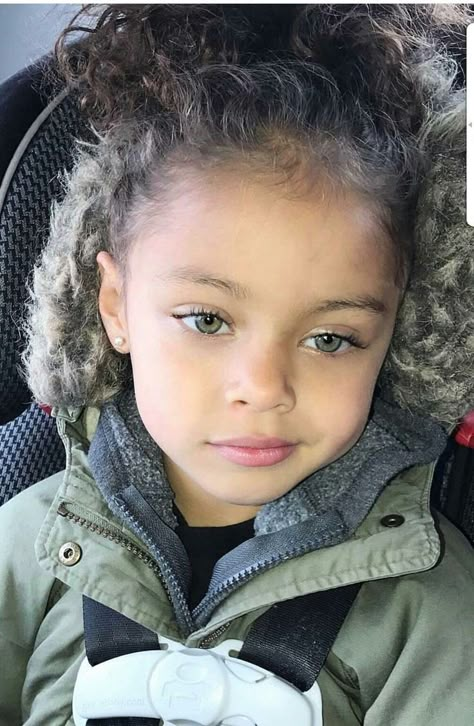 Green Eyed Baby, Hispanic Babies, Mix Baby Girl, Blue Eyed Baby, Girl With Green Eyes, Names Girl, Cute Mixed Babies, Mixed Kids, Foto Baby