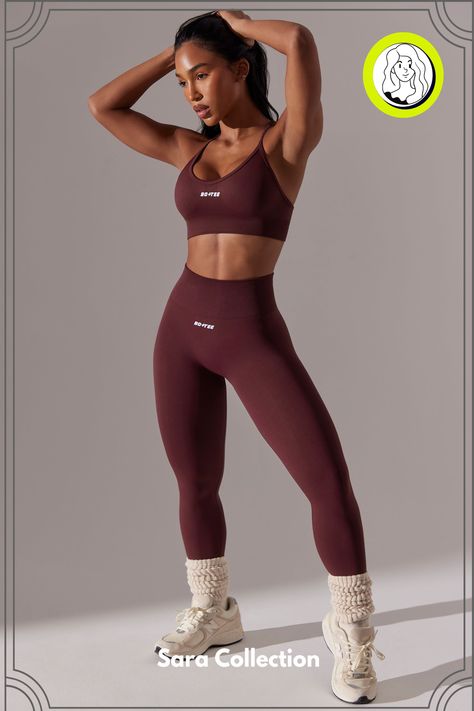 Women's Gym Outfits: Combining Fashion with Functionality Sporty Swim, Gym Floor, Petite Leggings, Black Backless Dress, Burgundy Leggings, Rest Days, Traje Casual, Sport Bra Top, Double Denim